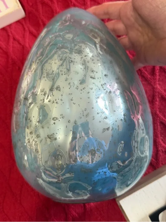 IRIDESCENT, GLOWING EASTER EGG NEEDS BATTERY - Picture 1 of 1